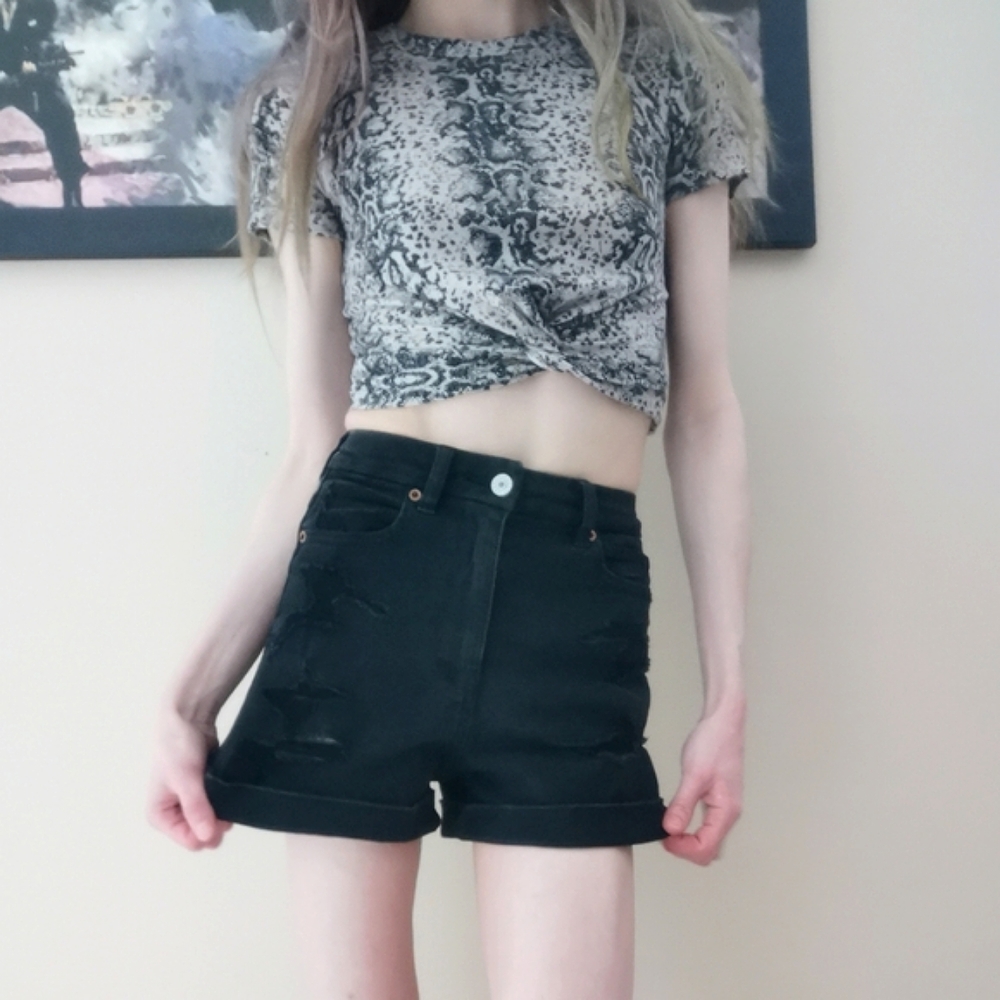 00 black ripped mom shorts, brand new